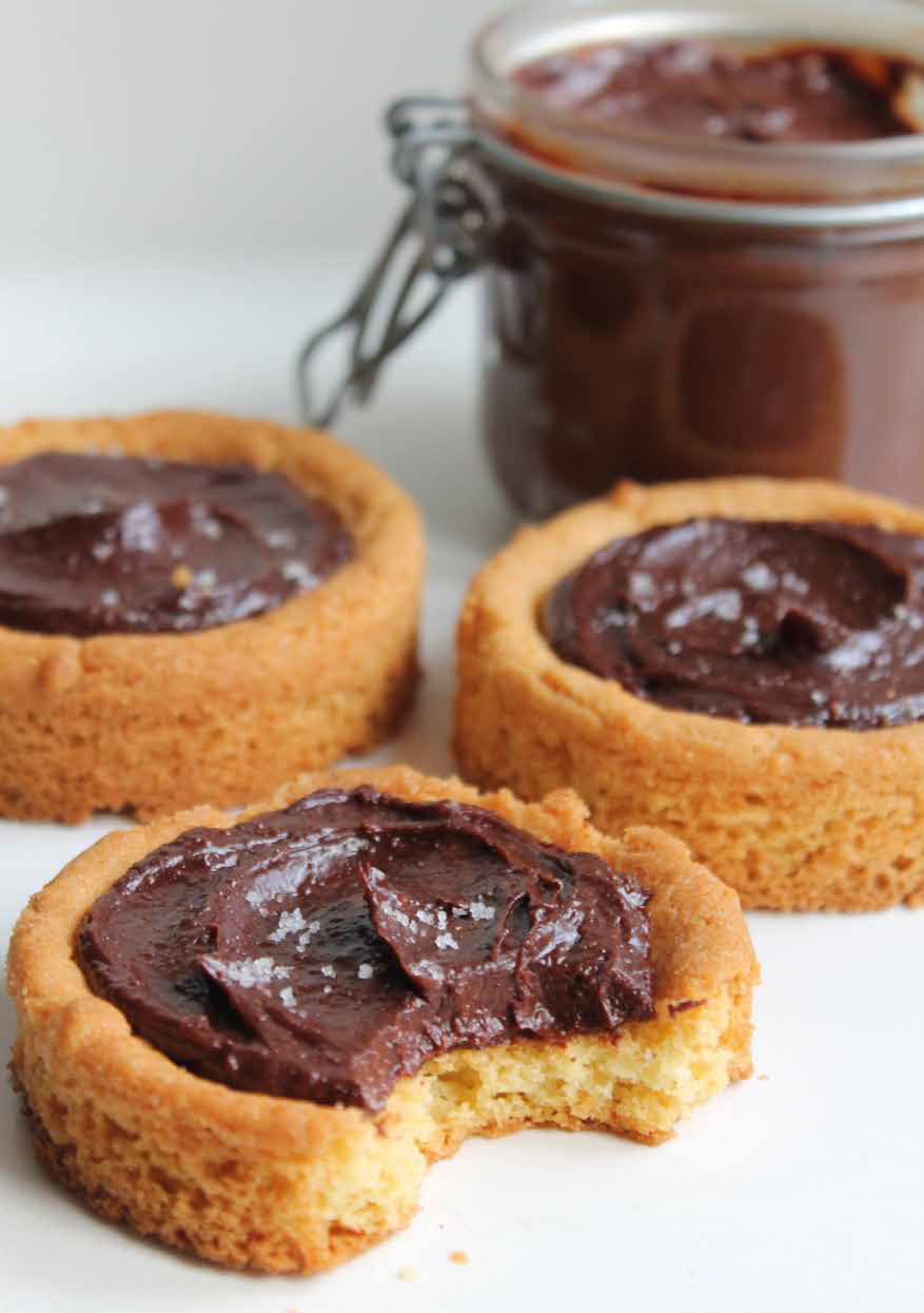 Breton shortbread cookies with chocolate center